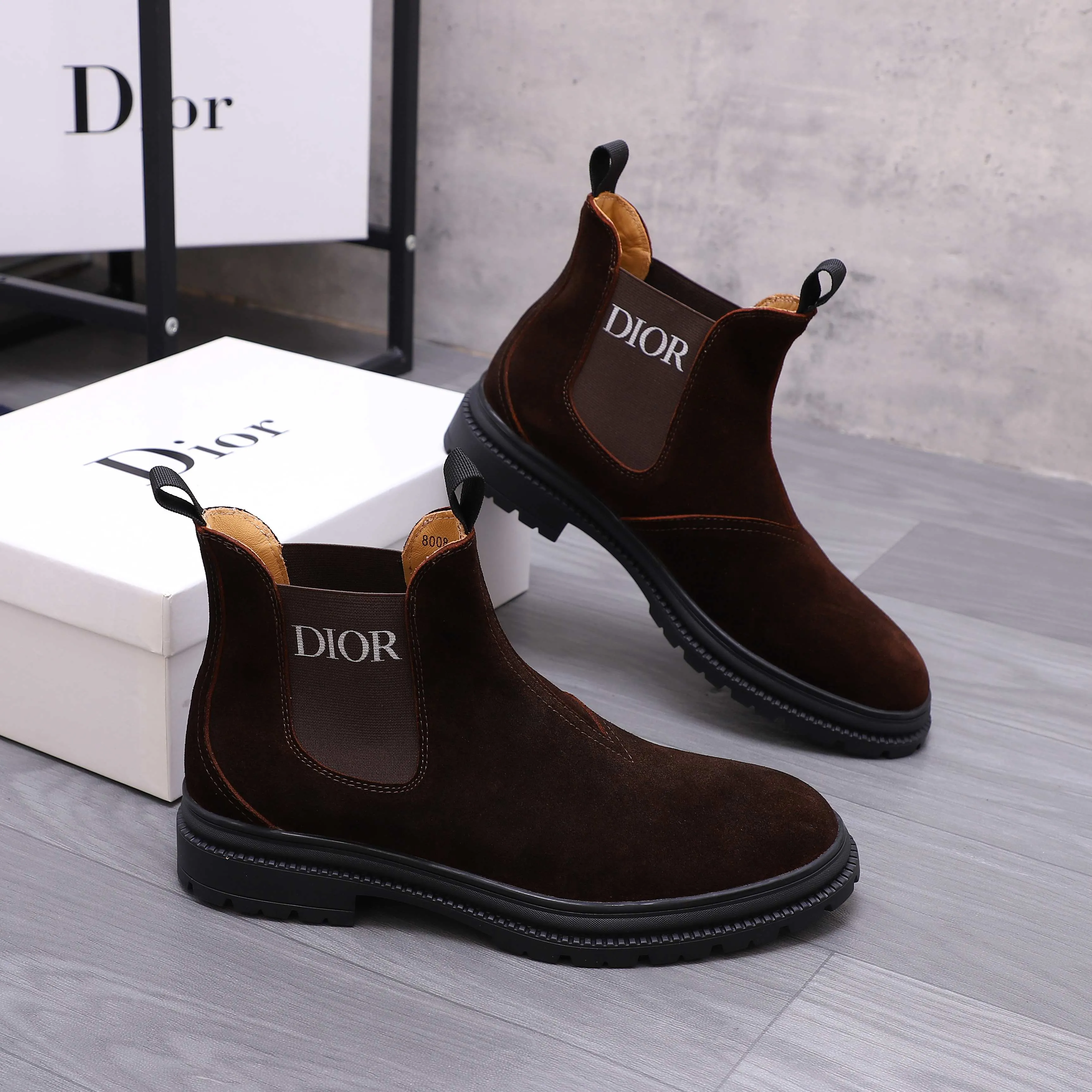 Men's shoes 💰500 Product trademark: Dior "Dior" high-top casual shoes Regular size: 38-45 (45 is custom-made and non-returnable) Product materials: Selected frosted cowhide upper, cowhide lining, rubber non-slip outsole